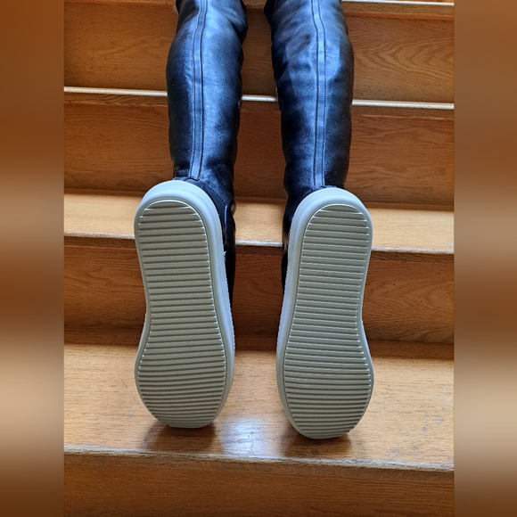 RICK OWENS SS24 KNEE-HIGH STOCKING SNEAKS IN BLACK AND MILK STRETCH LAMB LEATHER - Picture 14 of 14